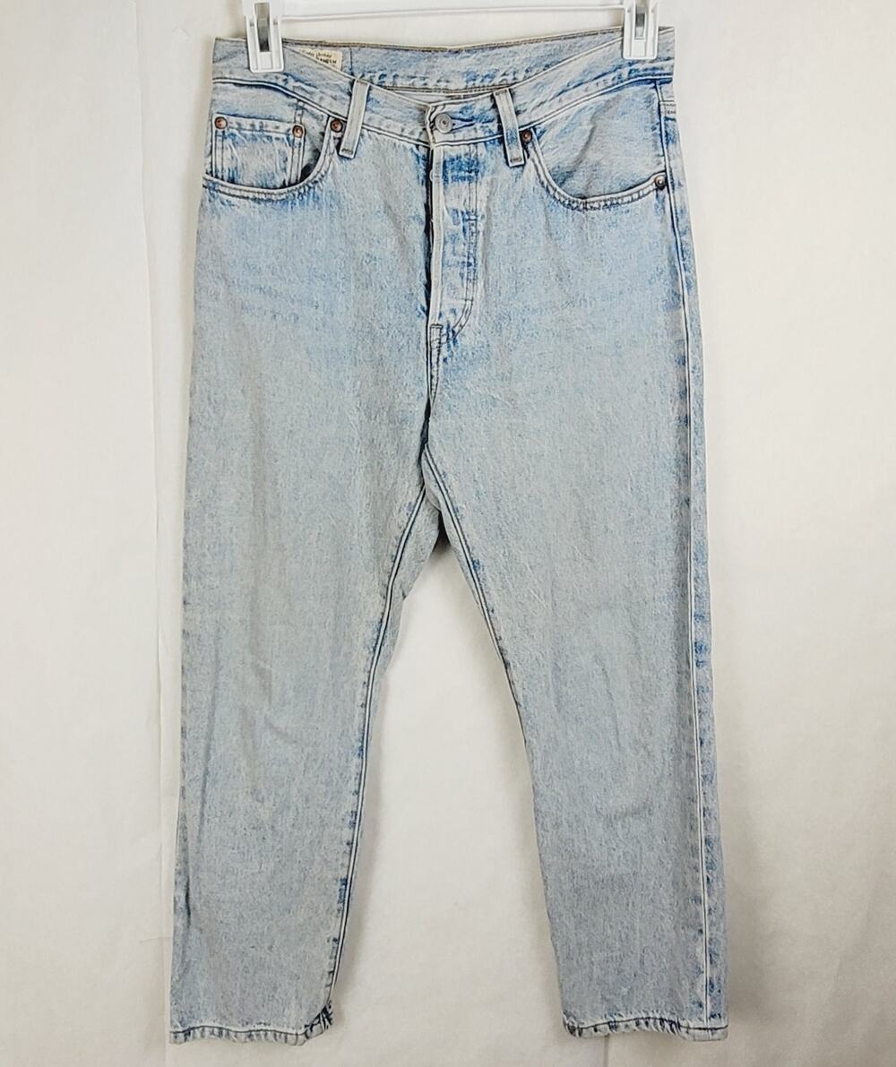 Levi's 501 buttonfly premium light wash jeans 28×26 women Classic Retro Denim